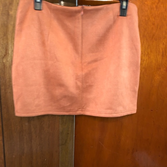 Rust color suede mini skirt with slit - Picture 2 of 2